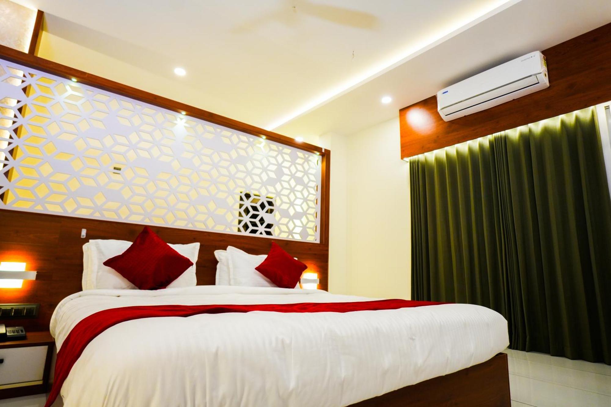 Hotel 24Inn Residency Pathanamthitta Екстер'єр фото